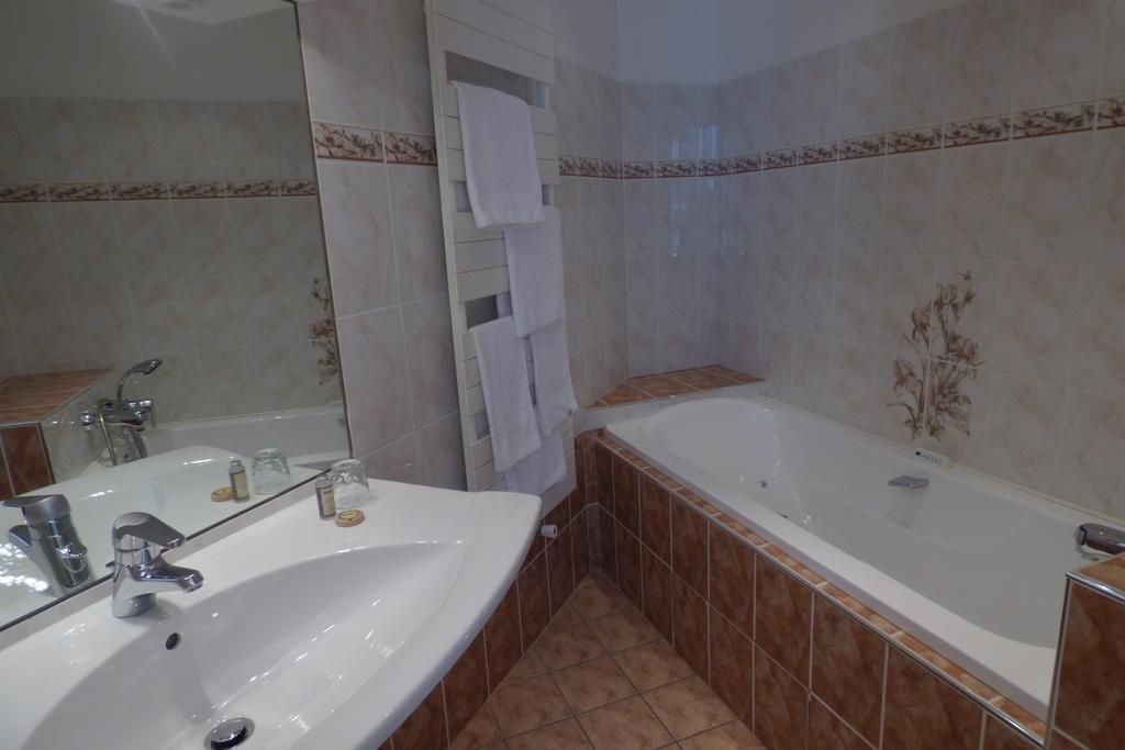 Hotel Du Lion D'Or Entraygues-sur-Truyère Camera foto