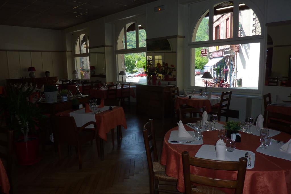 Hotel Du Lion D'Or Entraygues-sur-Truyère Esterno foto