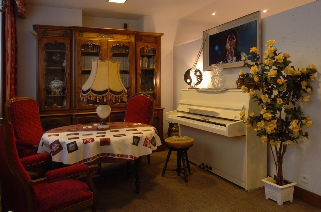 Hotel Du Lion D'Or Entraygues-sur-Truyère Camera foto